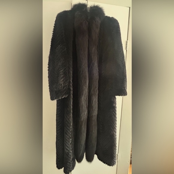 Vintage Jackets & Blazers - Luxurious Black and Brown 100% Mink Coat